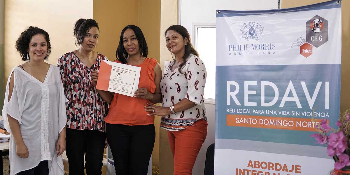 CEG-INTEC certifica 26 maestras en erradicación de la violencia y abuso infantil